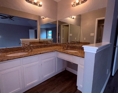 2612 S Meadow Drive - Photo Thumbnail 15
