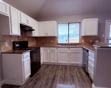 2612 S Meadow Drive - Photo Thumbnail 8