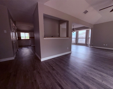 2612 S Meadow Drive - Photo Thumbnail 3