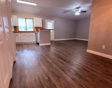 2612 S Meadow Drive - Photo Thumbnail 6