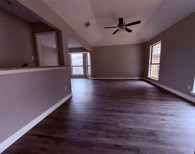 2612 S Meadow Drive - Photo Thumbnail 2
