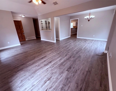 2612 S Meadow Drive - Photo Thumbnail 4