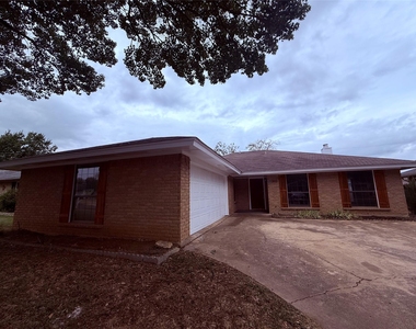 2612 S Meadow Drive - Photo Thumbnail 1