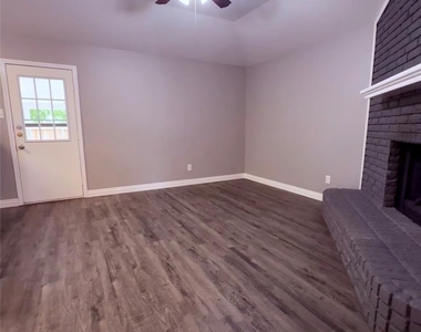 2612 S Meadow Drive - Photo Thumbnail 9