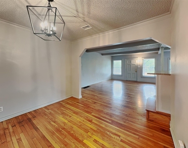 4124 Lovell Avenue - Photo Thumbnail 11