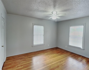 4124 Lovell Avenue - Photo Thumbnail 9