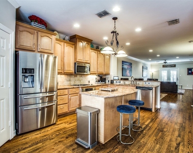 3610 Gillespie Street - Photo Thumbnail 4