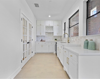 1750 Greenwood Court - Photo Thumbnail 22