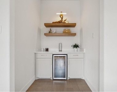 1750 Greenwood Court - Photo Thumbnail 15