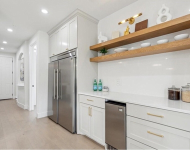 1750 Greenwood Court - Photo Thumbnail 10