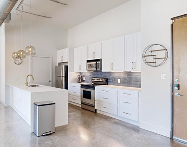 2502 Live Oak Street - Photo Thumbnail 9
