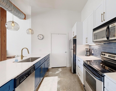2502 Live Oak Street - Photo Thumbnail 12
