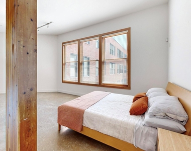 2502 Live Oak Street - Photo Thumbnail 5