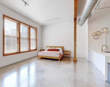2502 Live Oak Street - Photo Thumbnail 3