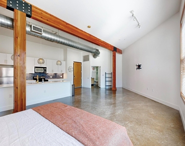 2502 Live Oak Street - Photo Thumbnail 7