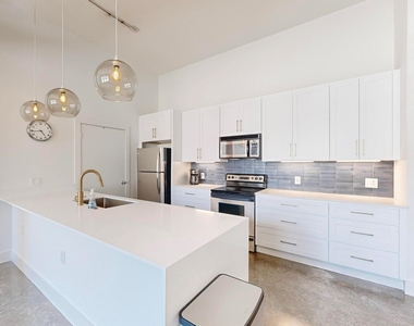 2502 Live Oak Street - Photo Thumbnail 10