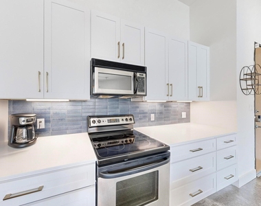 2502 Live Oak Street - Photo Thumbnail 15