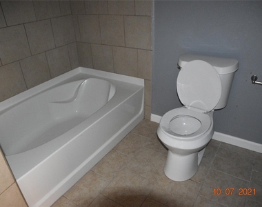 670 W Oak Street - Photo Thumbnail 6