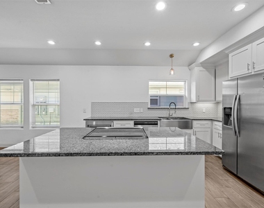 607 E Carter Street - Photo Thumbnail 6
