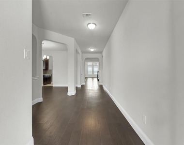 810 Acadia Court - Photo Thumbnail 2