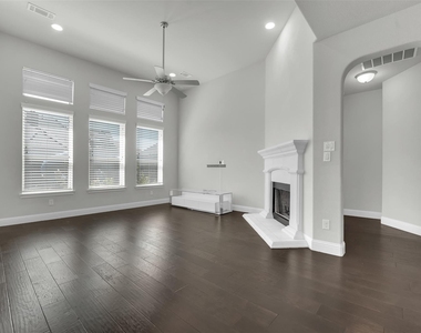 810 Acadia Court - Photo Thumbnail 6