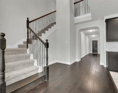 810 Acadia Court - Photo Thumbnail 5