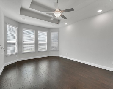 810 Acadia Court - Photo Thumbnail 13