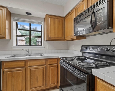 15221 Berry Trail - Photo Thumbnail 6
