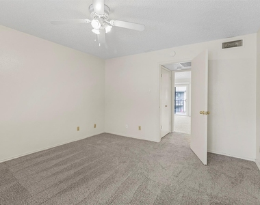 15221 Berry Trail - Photo Thumbnail 11