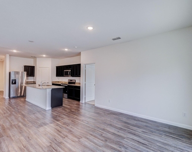 817 Cedar Elm Drive - Photo Thumbnail 8
