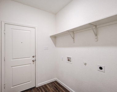 817 Cedar Elm Drive - Photo Thumbnail 17