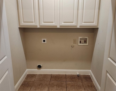 5720 Robbie Road - Photo Thumbnail 15