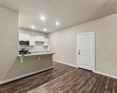 706 W London Street - Photo Thumbnail 6
