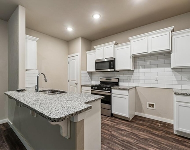 706 W London Street - Photo Thumbnail 8