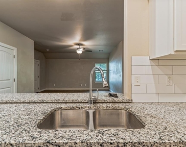 706 W London Street - Photo Thumbnail 13