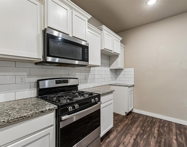 706 W London Street - Photo Thumbnail 12