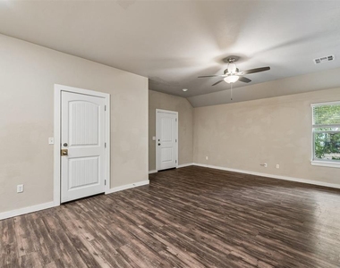 706 W London Street - Photo Thumbnail 5