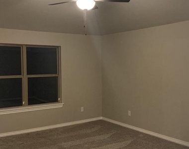5201 Skylar Rae Road - Photo Thumbnail 7