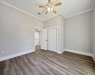 917 W Sears Street - Photo Thumbnail 16
