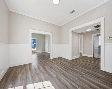 917 W Sears Street - Photo Thumbnail 3