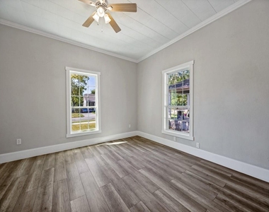 917 W Sears Street - Photo Thumbnail 14