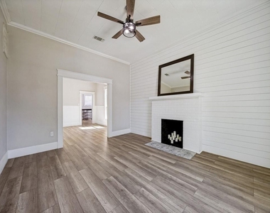 917 W Sears Street - Photo Thumbnail 5