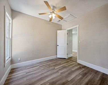 917 W Sears Street - Photo Thumbnail 19