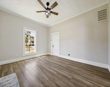 917 W Sears Street - Photo Thumbnail 8