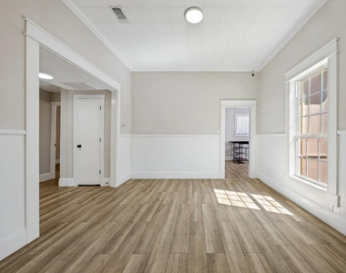 917 W Sears Street - Photo Thumbnail 2