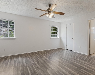 125 N Jessup Street - Photo Thumbnail 5