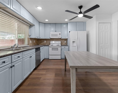 4714 Sprucewood Lane - Photo Thumbnail 7