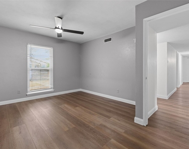 4714 Sprucewood Lane - Photo Thumbnail 8