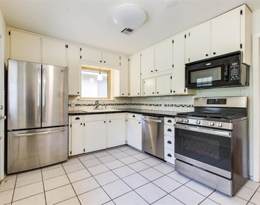 2929 N Utah Avenue - Photo Thumbnail 4