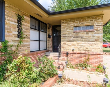 2929 N Utah Avenue - Photo Thumbnail 3